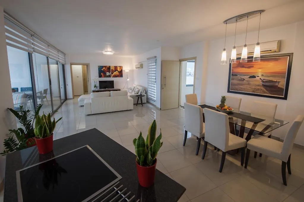 Apartament Skylight Megaron Larnaca Cypr
